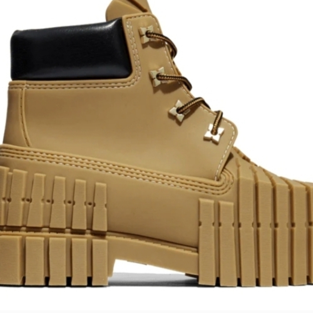 NEW MSCHF 2x4 size 7(US) IN HAND READY TO SHIP w BOX Camel Brown MSCHF Boots  ✅